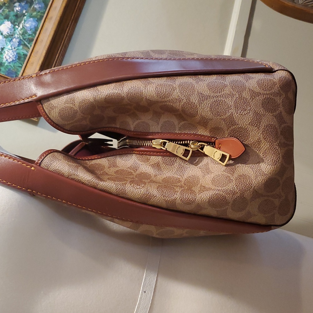 Like NEW Coach Hadley Hobo Bag In Signature Canvas - Picture 5 of 15
